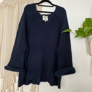 NAVY BLUE KNIT SWEATER